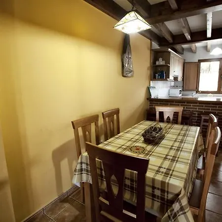Casas Los Cantores * Beloncio